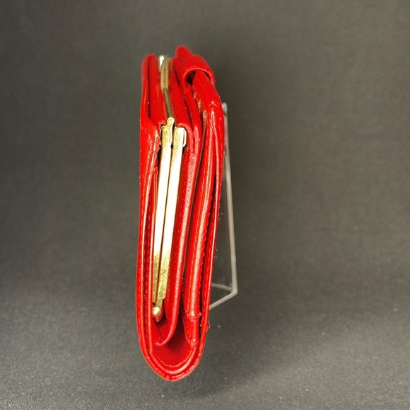 Louis Vuitton red epi kiss lock - Picture 3 of 9